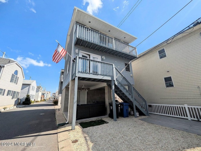 Beach-block home with high ceilings on first level with great - Beach Home for sale in Lavallette, New Jersey on Beachhouse.com