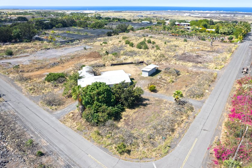 Auction listing - Auction fees may apply. This is a leasehold - Beach Home for sale in Kailua Kona, Hawaii on Beachhouse.com