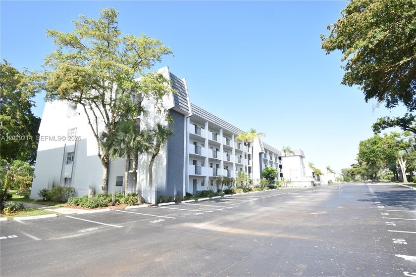 Move in ready 2-bedroom 2 bath condo offers a modern kitchen - Beach Condo for sale in Lauderhill, Florida on Beachhouse.com