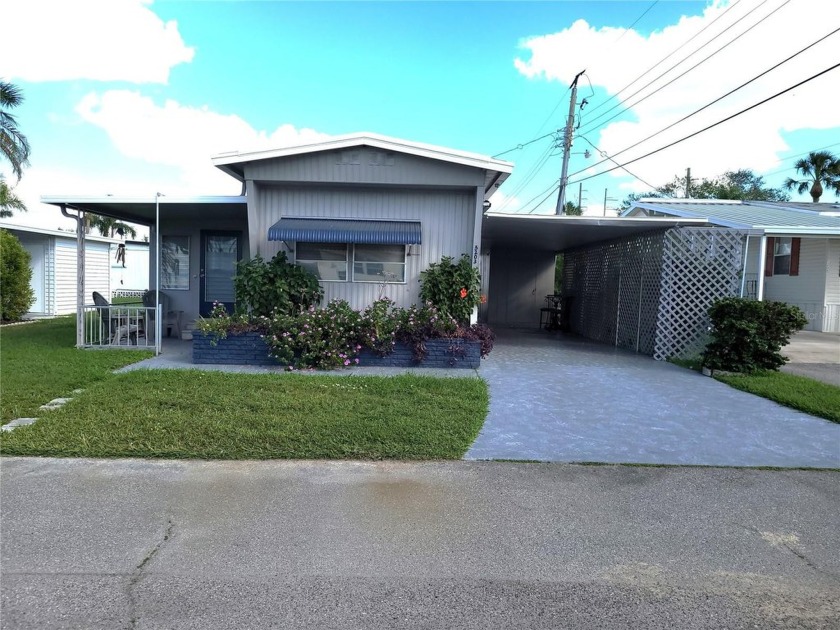 Welcome home!!  This adorably 2 bed, 1.5 bath home is the - Beach Home for sale in Bradenton, Florida on Beachhouse.com