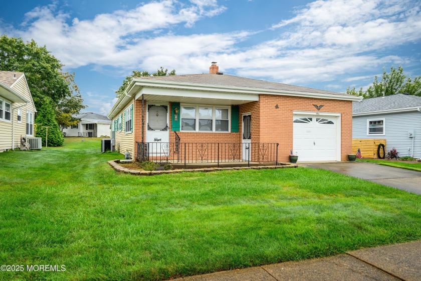 Welcome to this well-kept Lakeview model in Holiday City - Beach Home for sale in Toms River, New Jersey on Beachhouse.com