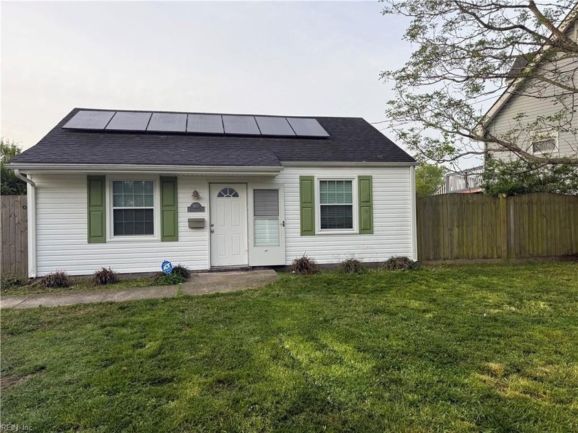 Love Where You Live ~ Fantastic Opportunity Awaits! 2 Bedroom, 1 - Beach Home for sale in Virginia Beach, Virginia on Beachhouse.com