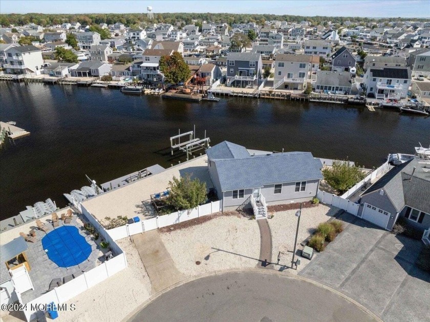 Welcome to Waterfront Paradise with 176 feet of New vinyl - Beach Home for sale in Beach Haven West, New Jersey on Beachhouse.com