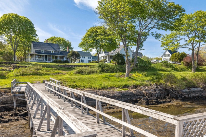 A truly outstanding opportunity to acquire a beautiful piece of - Beach Home for sale in Harpswell, Maine on Beachhouse.com