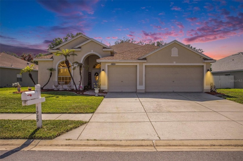 VERY QUIET home nestled on a deep lot in Hidden Key! As you - Beach Home for sale in Holiday, Florida on Beachhouse.com