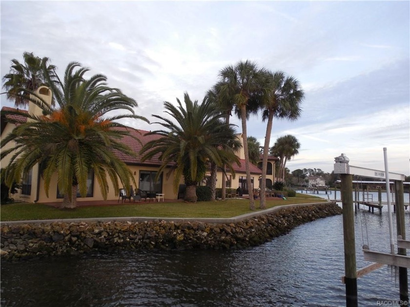 This 2/2 Condo with *Deeded Boat Dock* overlooks beautiful kings - Beach Condo for sale in Crystal River, Florida on Beachhouse.com