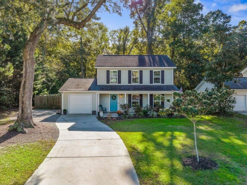 Welcome to 1944 Suzanne St! This home has 3 bedrooms, 2.5 - Beach Home for sale in Johns Island, South Carolina on Beachhouse.com