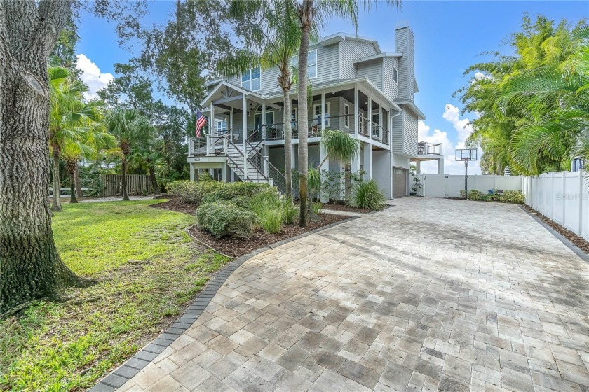Escape to this waterfront paradise in Seminole, where an - Beach Home for sale in Seminole, Florida on Beachhouse.com