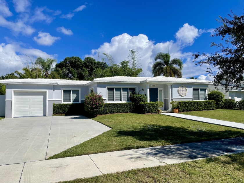A pristine 2 bed/2 bath retreat with sun-soaked swimming pool - Beach Home for sale in West Palm Beach, Florida on Beachhouse.com