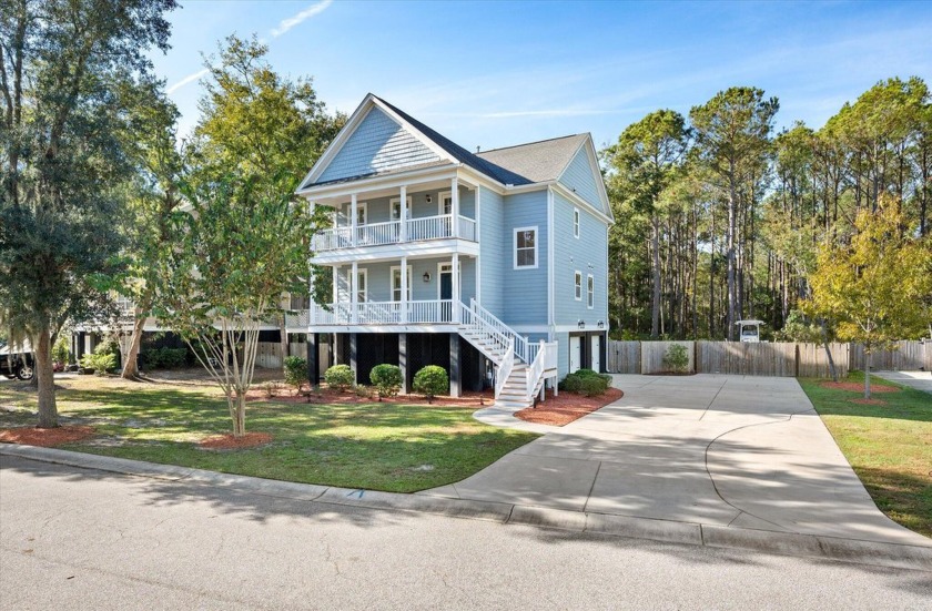 This stunning 4-bedroom, 3.5-bathroom home is a true masterpiece - Beach Home for sale in Mount Pleasant, South Carolina on Beachhouse.com