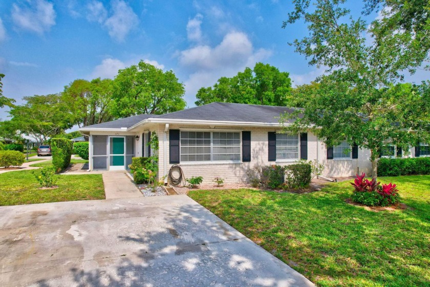 Step into this well cared for 2-bedroom, 2-bathroom villa - Beach Condo for sale in Boynton Beach, Florida on Beachhouse.com