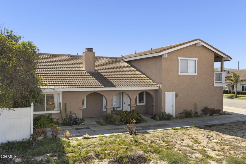 Beachside Duplex in Oxnard Shores! Incredible opportunity to own - Beach Townhome/Townhouse for sale in Oxnard, California on Beachhouse.com