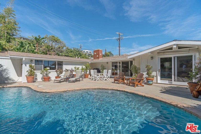 Welcome to 913 Chattanooga Avenue in Pacific Palisades, a - Beach Home for sale in Pacific Palisades, California on Beachhouse.com