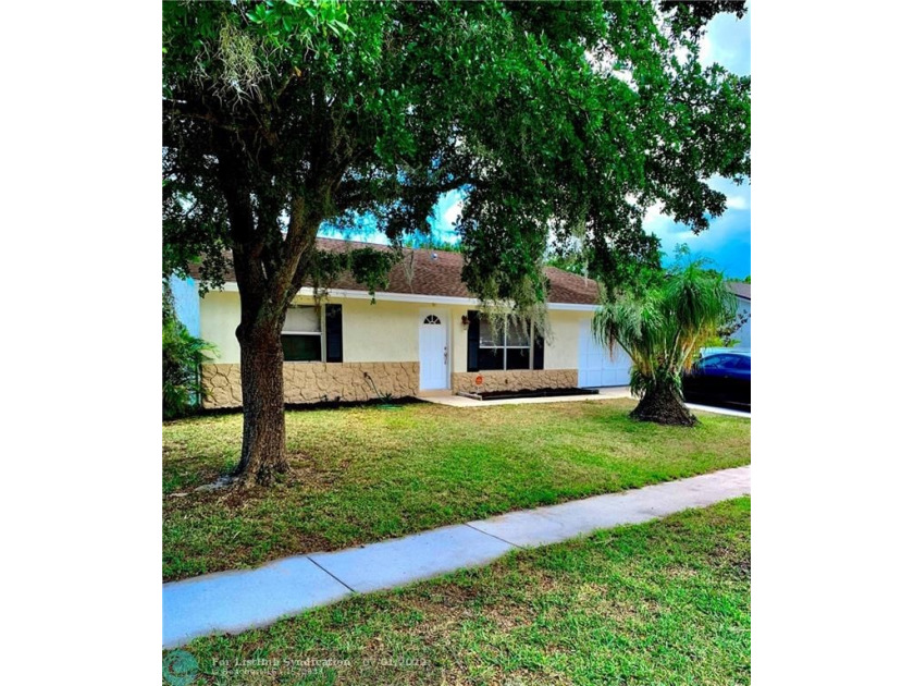 Recently renovated 3 bedroom 2 bath home with open floor plan - Beach Home for sale in Lake Worth Beach, Florida on Beachhouse.com
