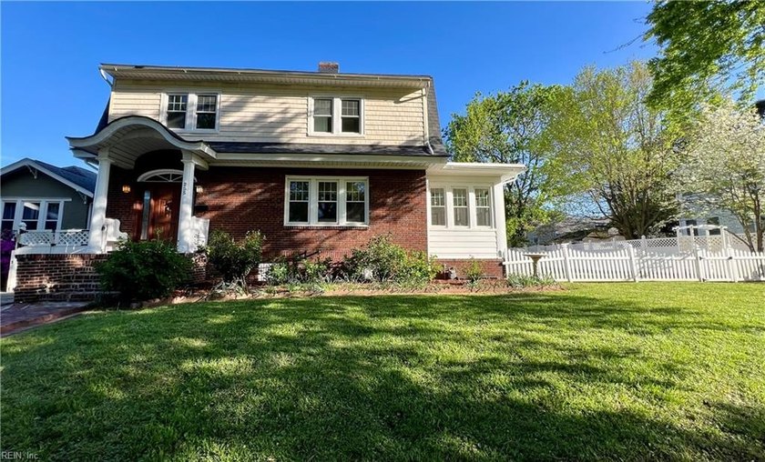 Beautifully updated Riverview traditional/colonial located in a - Beach Home for sale in Norfolk, Virginia on Beachhouse.com