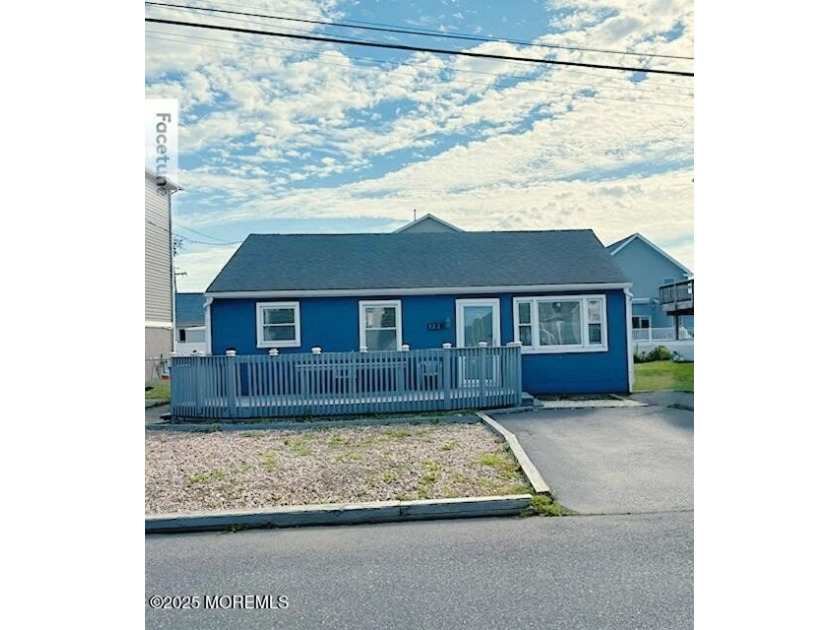 Charming 2-bedroom, 1-bath home located in a desirable - Beach Home for sale in Toms River, New Jersey on Beachhouse.com