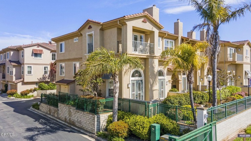 Beautifully Updated Westport at Mandalay Bay Townhome with - Beach Condo for sale in Oxnard, California on Beachhouse.com