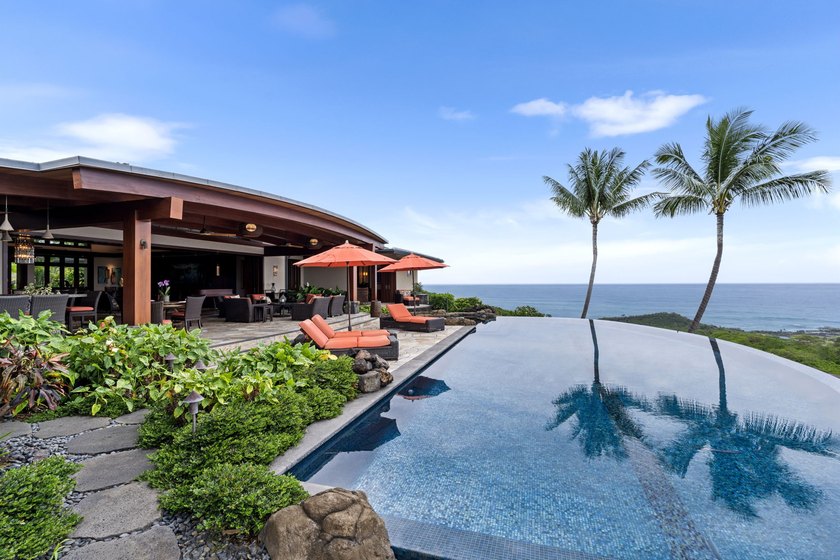 Sitting on an exquisite 1 acre lot in Hokuli'a is a Roth Kimura - Beach Home for sale in Kealakekua, Hawaii on Beachhouse.com