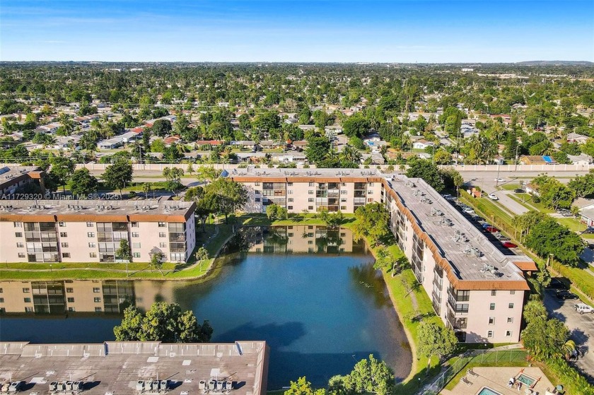 SELLER WANTS OFFERS! CALL FOR APPT. FANTASTIC CORNER UNIT WITH - Beach Condo for sale in Tamarac, Florida on Beachhouse.com