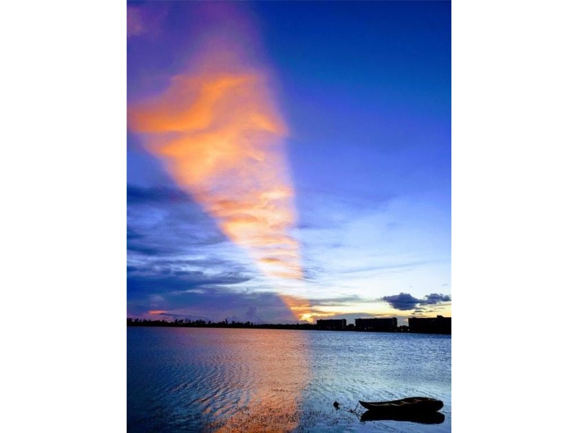 Welcome to your new spacious lovely lakefront home! PET FRIENDLY - Beach Condo for sale in Oakland Park, Florida on Beachhouse.com