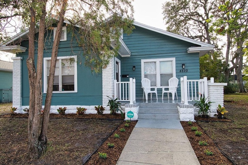 LARGE CHARMING BUNGALOW STYLE HOME! Three bedroom home in a - Beach Home for sale in St. Petersburg, Florida on Beachhouse.com