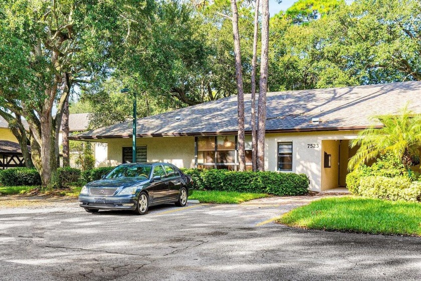 Welcome to this beautifully upgraded, 2BD/2BTH home located in - Beach Condo for sale in Boynton Beach, Florida on Beachhouse.com