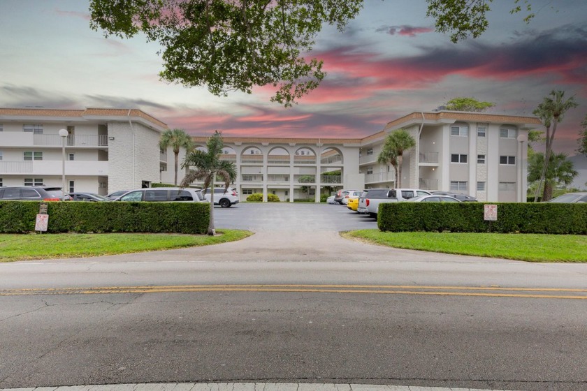 Discover this delightful 1-bedroom, 1.5-bathroom condo in the - Beach Condo for sale in Boca Raton, Florida on Beachhouse.com