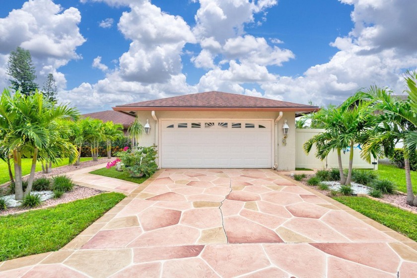 Charming 3-Bedroom Pool Home in Wellington, FL - No HOA!Welcome - Beach Home for sale in Wellington, Florida on Beachhouse.com