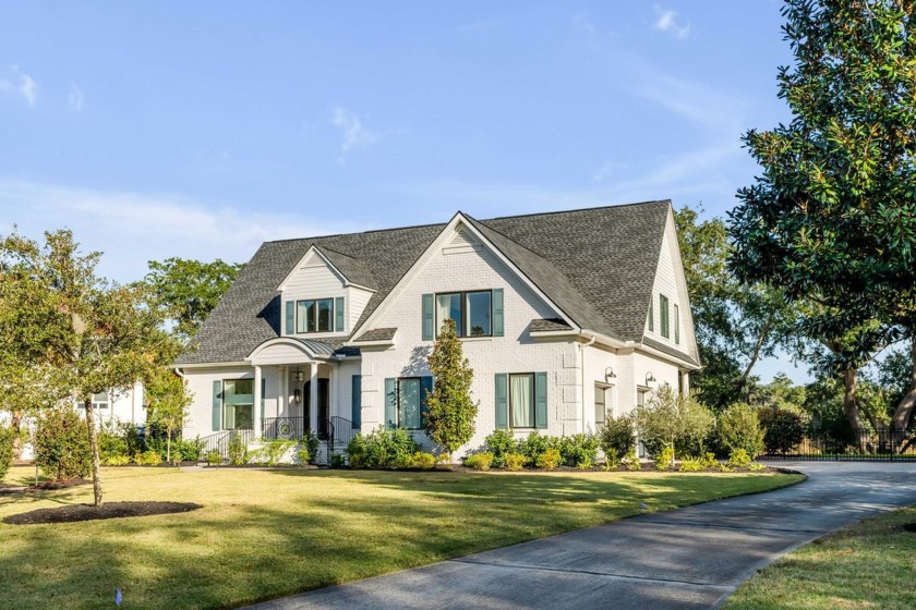 Absolutely gorgeous marshfront home with a dock and saltwater - Beach Home for sale in Charleston, South Carolina on Beachhouse.com