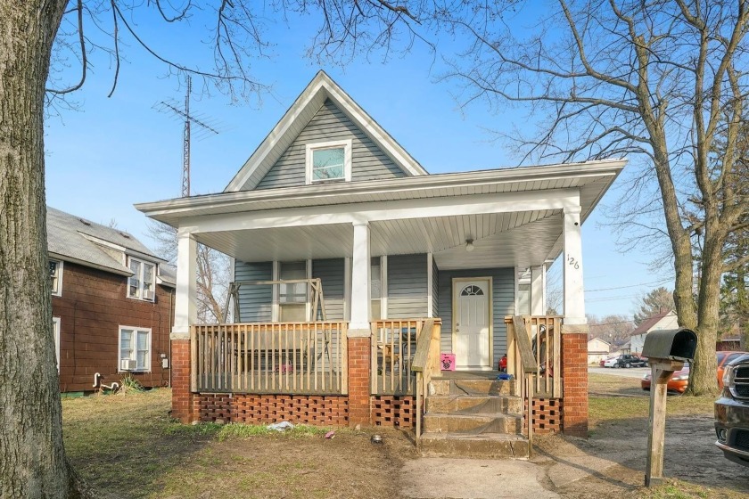 Just a few blocks off Michigan Blvd sits this charming 3-bedroom - Beach Home for sale in Michigan City, Indiana on Beachhouse.com