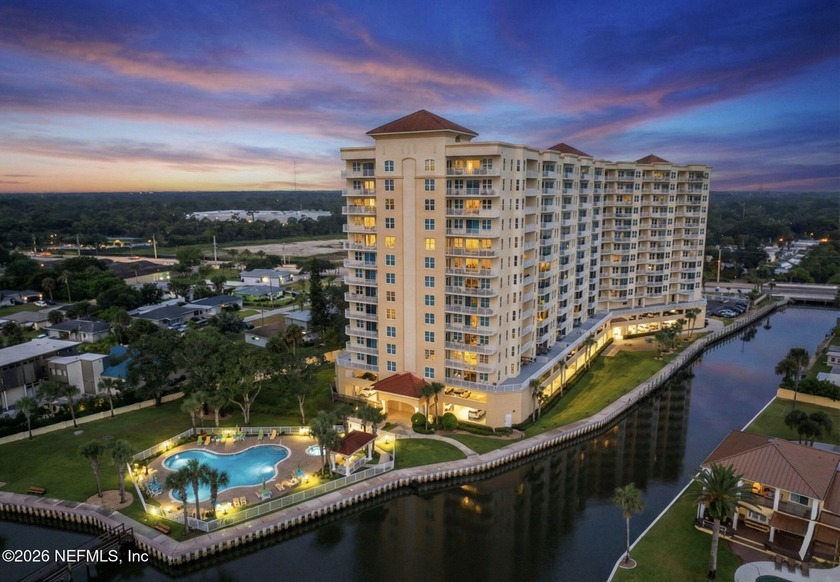 STUNNING RENOVATED CONDO WITH NEW HVAC ON THE HALIFAX - RIVER & - Beach Condo for sale in South Daytona, Florida on Beachhouse.com