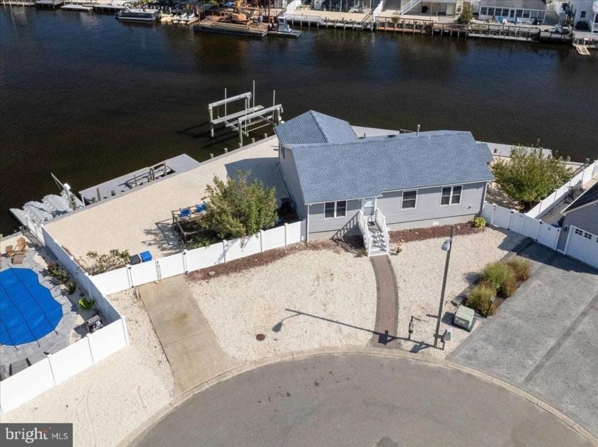 Welcome to Waterfront Paradise with 176 feet of New vinyl - Beach Home for sale in Manahawkin, New Jersey on Beachhouse.com