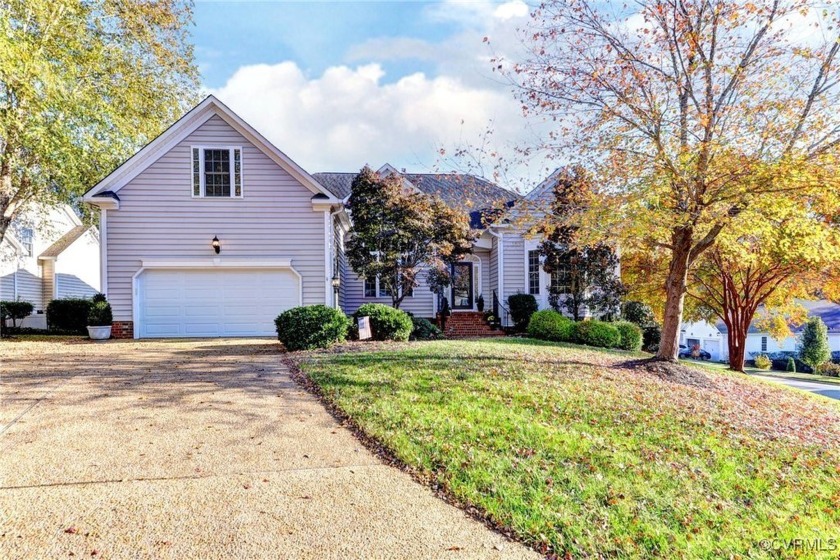 One level living at its best in Ford's Colony.  Exceptional - Beach Home for sale in Williamsburg, Virginia on Beachhouse.com