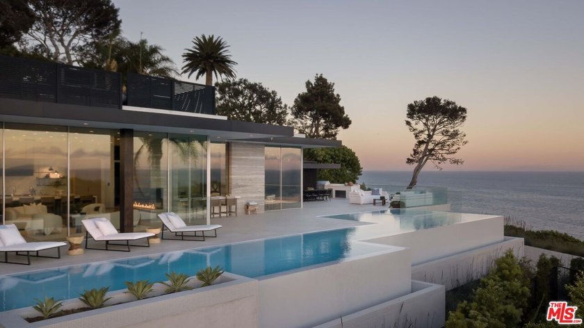 Presenting an extraordinary coastal retreat positioned on a - Beach Home for sale in Malibu, California on Beachhouse.com