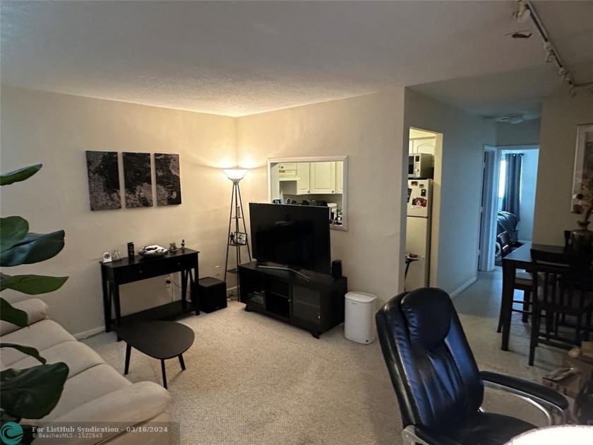 One bedroom, one bath condo in a CHARMING BOUTIQUE COMMUNITY - Beach Condo for sale in Fort Lauderdale, Florida on Beachhouse.com