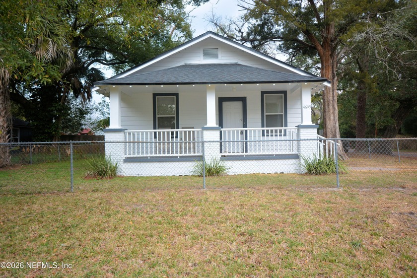Charming, move-in ready home in the desirable Lakeshore - Beach Home for sale in Jacksonville, Florida on Beachhouse.com