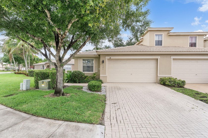Beautifully maintained 3-bedroom, 2.5-bath home located on a - Beach Home for sale in West Palm Beach, Florida on Beachhouse.com