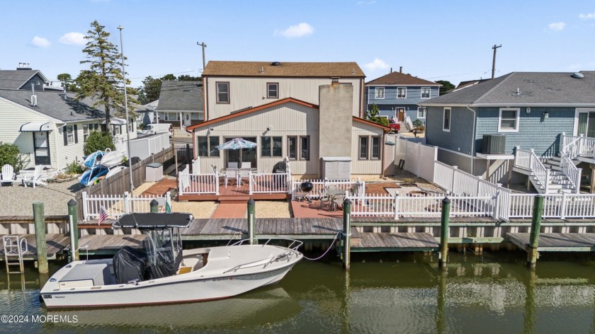 Waterfront property on a deep lagoon with 50 feet of prime - Beach Home for sale in Toms River, New Jersey on Beachhouse.com