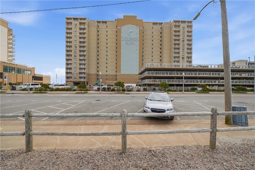 Beautiful oceanfront condo at Dolphin Run with stunning - Beach Condo for sale in Virginia Beach, Virginia on Beachhouse.com