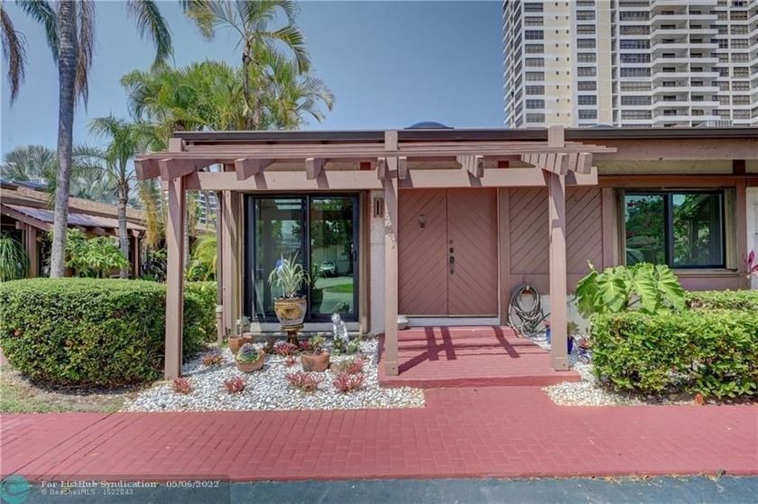 A true boater's paradise. Rarely available & completely - Beach Townhome/Townhouse for sale in Hallandale Beach, Florida on Beachhouse.com