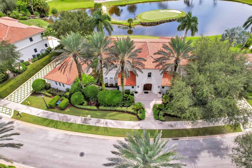 HOME PURCHASE INCLUDES CLUB AND GOLF MEDALLION MEMBERSHIP. This - Beach Home for sale in Palm Beach Gardens, Florida on Beachhouse.com