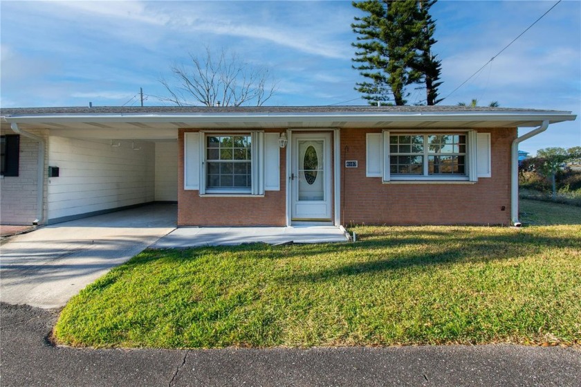 Welcome to this delightful end unit 2-bedroom villa, complete - Beach Home for sale in Pinellas Park, Florida on Beachhouse.com