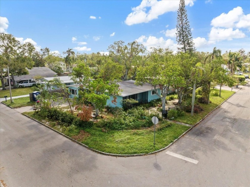 Get ready to enjoy the Florida lifestyle in this centrally - Beach Home for sale in Bradenton, Florida on Beachhouse.com