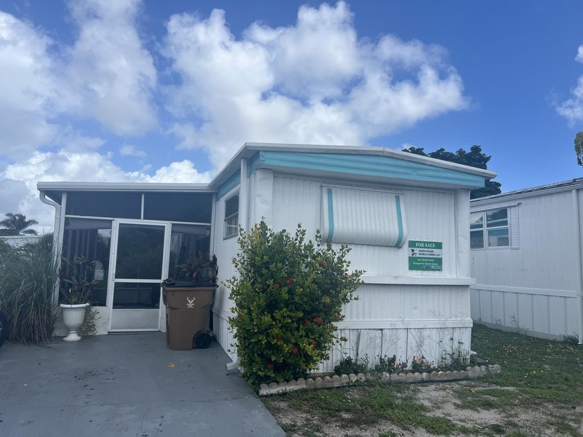 THIS IS A 2/2 SINGLE SIZE MOBILE HOME, WELL MAINTAINED WITH 2 - Beach Home for sale in Pompano Beach, Florida on Beachhouse.com