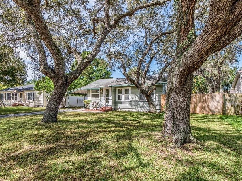 NO FLOOD ZONE !! CLEARWATER POOL HOME !! 3 BEDROOMS, 1 1/2 BATHS - Beach Home for sale in Clearwater, Florida on Beachhouse.com