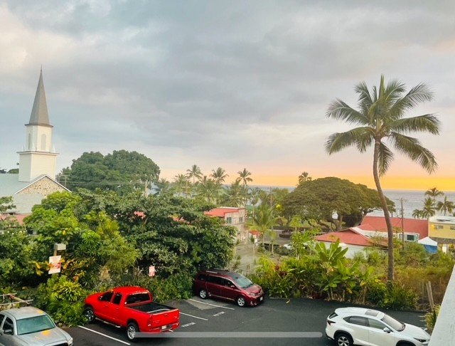 This is a leasehold property. Enjoy this Furnished and Updated - Beach Condo for sale in Kailua Kona, Hawaii on Beachhouse.com