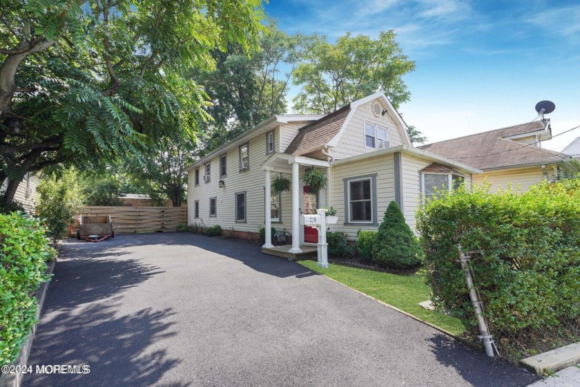 Welcome to this beautifully updated 3 bedroom 3.5 bathroom - Beach Home for sale in Keansburg, New Jersey on Beachhouse.com