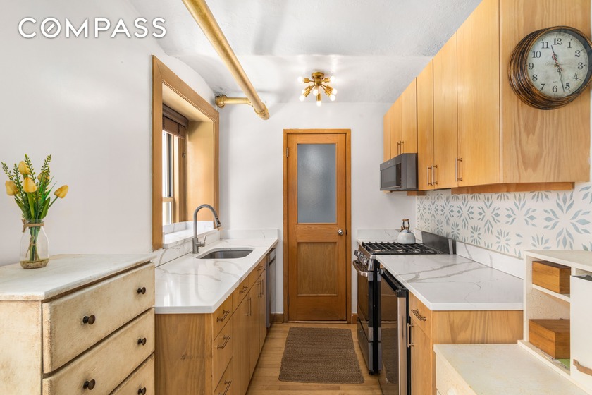 Charming garden-level studio with in-unit washer/dryer, ideally - Beach Apartment for sale in New York, New York on Beachhouse.com