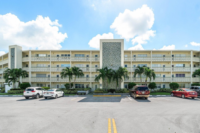 Welcome to Century Village, Deerfield Beach! This beautifully - Beach Condo for sale in Deerfield Beach, Florida on Beachhouse.com