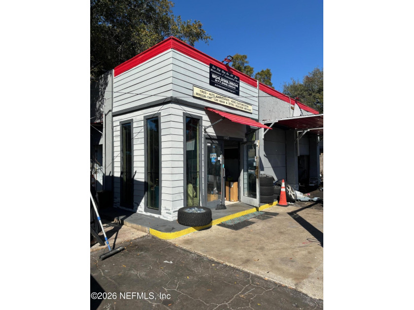 Attention investors and savvy buyers! This Mechanic / Tire Shop - Beach Office for sale in Jacksonville, Florida on Beachhouse.com
